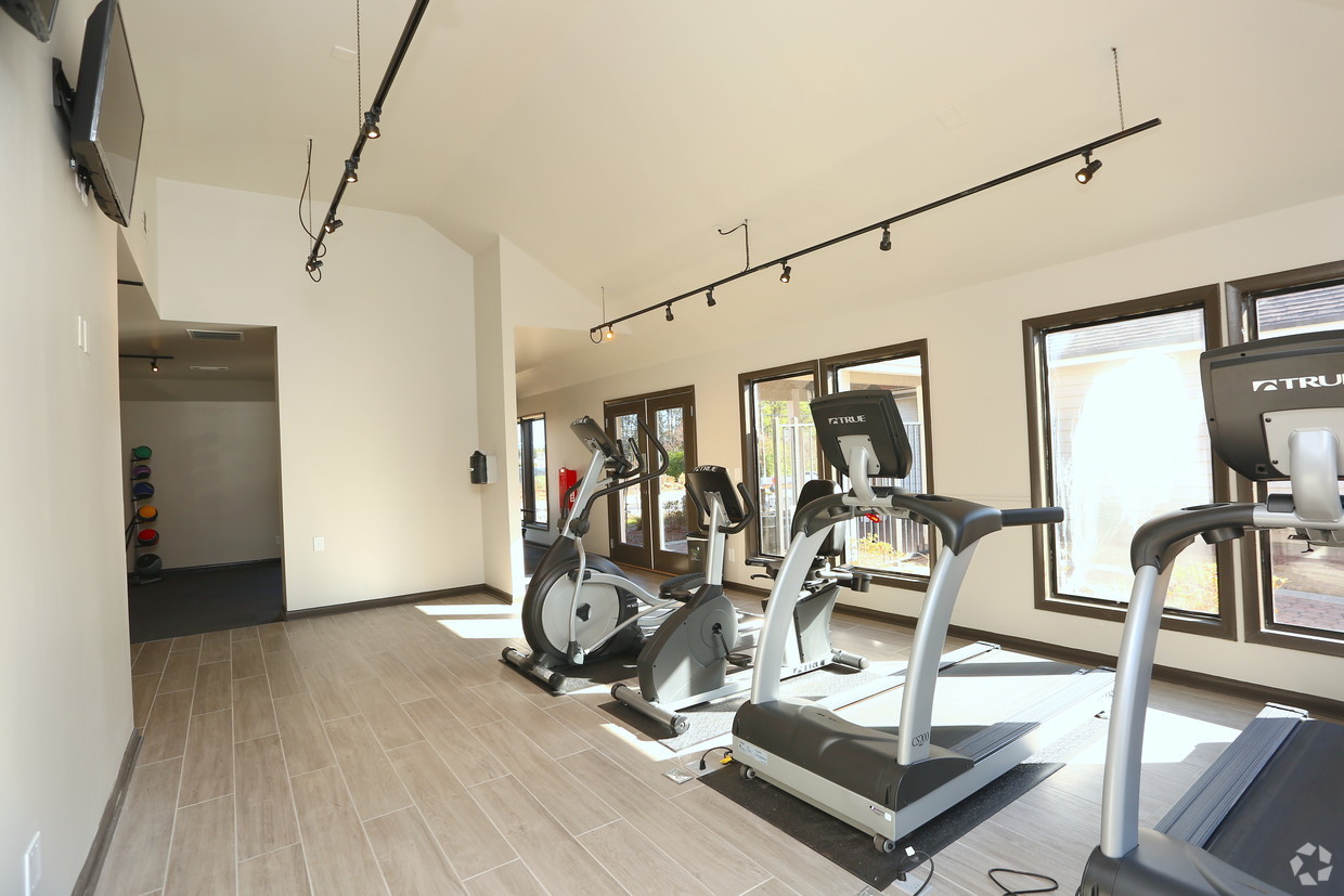 gym at The Arbors Apartment Homes in Tucker, Georgia